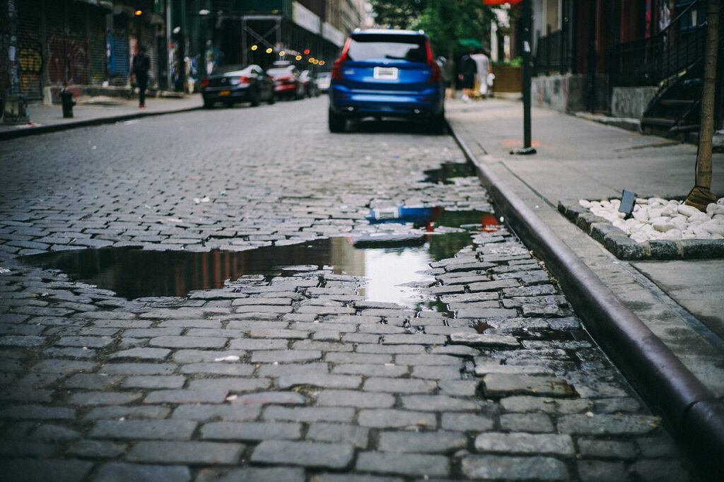 Rua de paralelepípedos